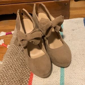 3/$15 ⭐️ Nude suede heels